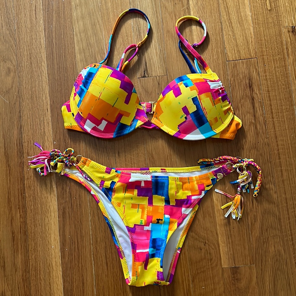 NWOT raisins multicolor geometric bikini